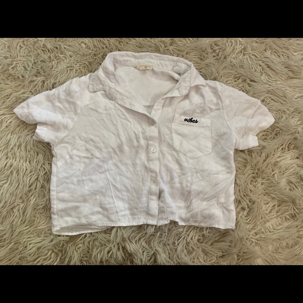 Crop top. - Picture 2 of 2